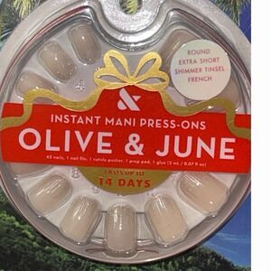 Olive & June Instant Mani Press-Ons Round Extra Short Shimmer Tinsel French 42ct
